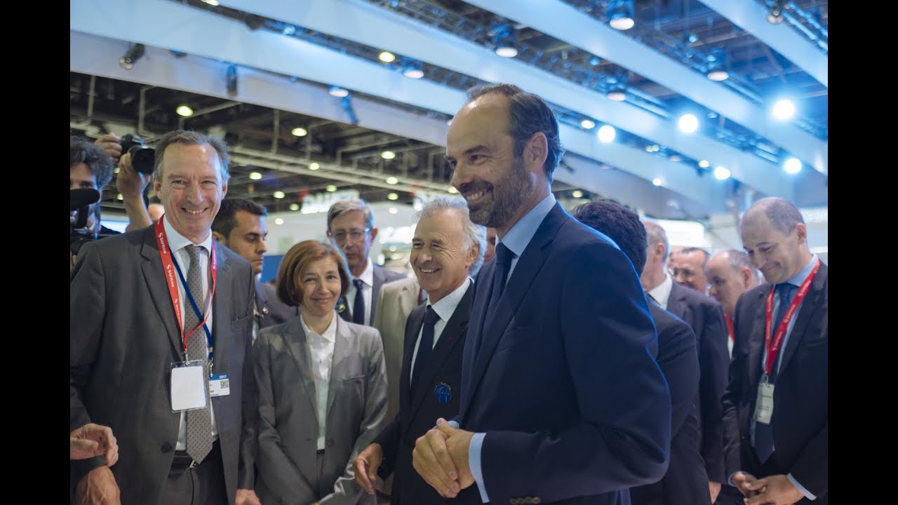 The French Prime Minister visits the Safran stand