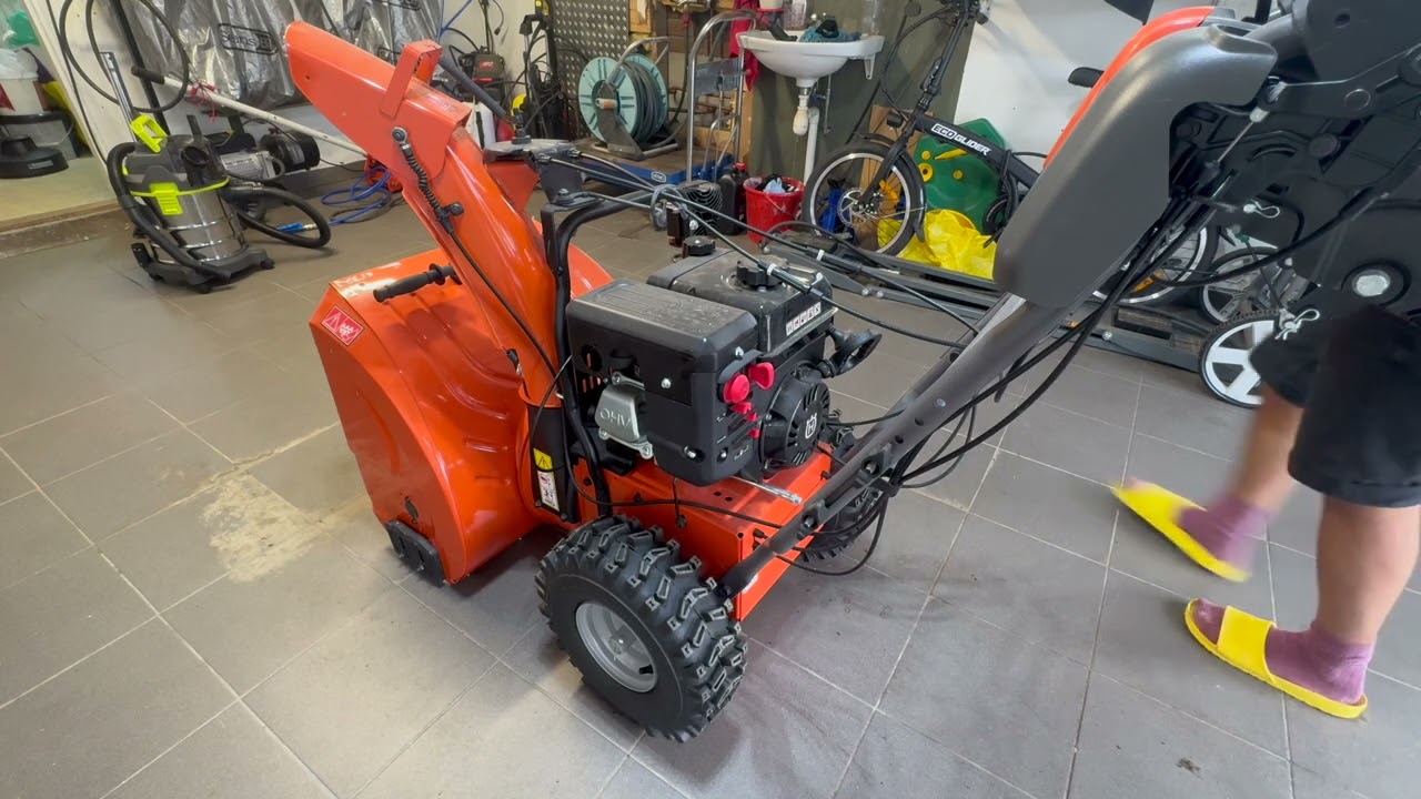 Husqvarna ST224 snöslunga svajar på full gas (rengör förgasare och byter olja)