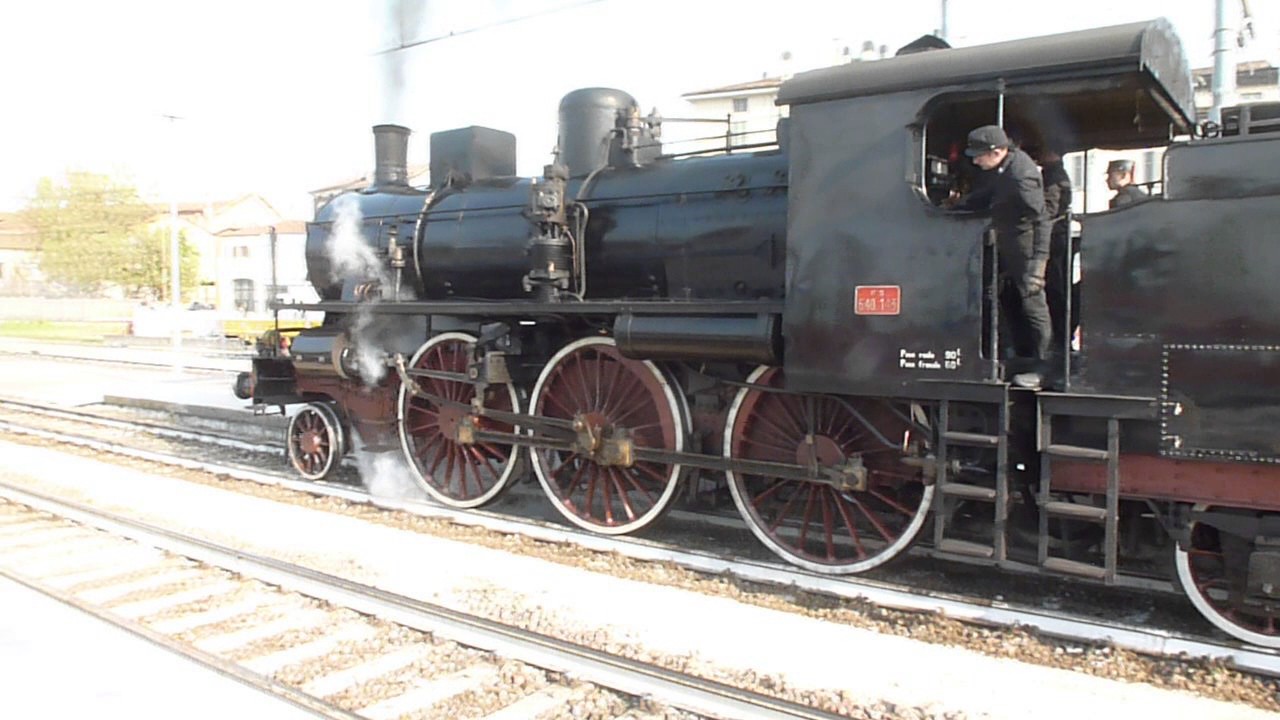 Locomotiva a vapore Gr. 640 143 riparte da Mantova direzione Verona