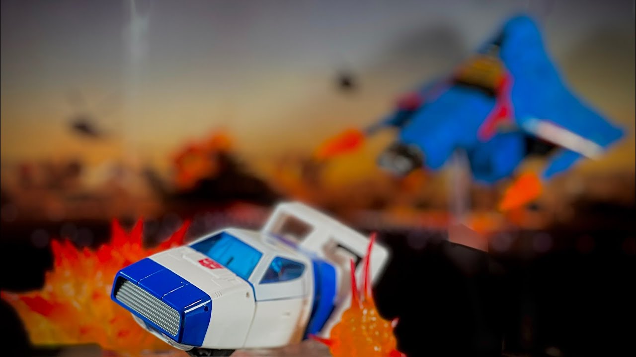 Transformers Legacy Evolution Buzzworthy Bumblebee Origin Autobot Jazz action figure review