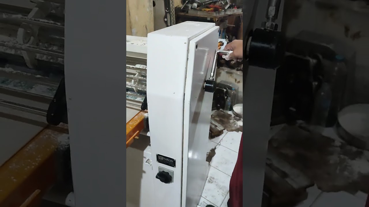 Mesin standing dough sheeter penipis adonan pastry merk WP Haton Belanda. Minat WA. 0895.3222.92356.