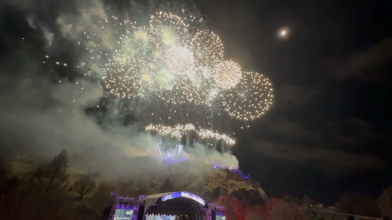 Edinburgh Hogmanay Fireworks 2025
