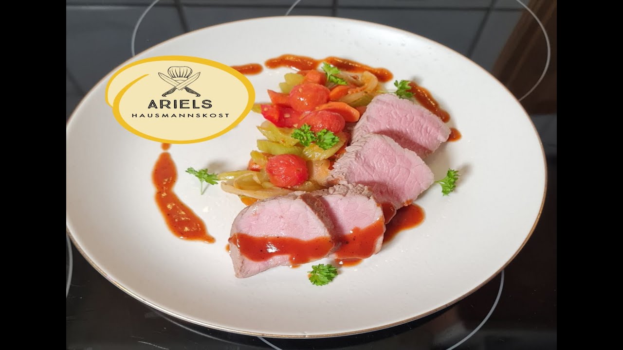 Kalbsbraten rosa gebraten mit einer leckeren Sauce dazu knackiges Gemüse, Hausmannskost,