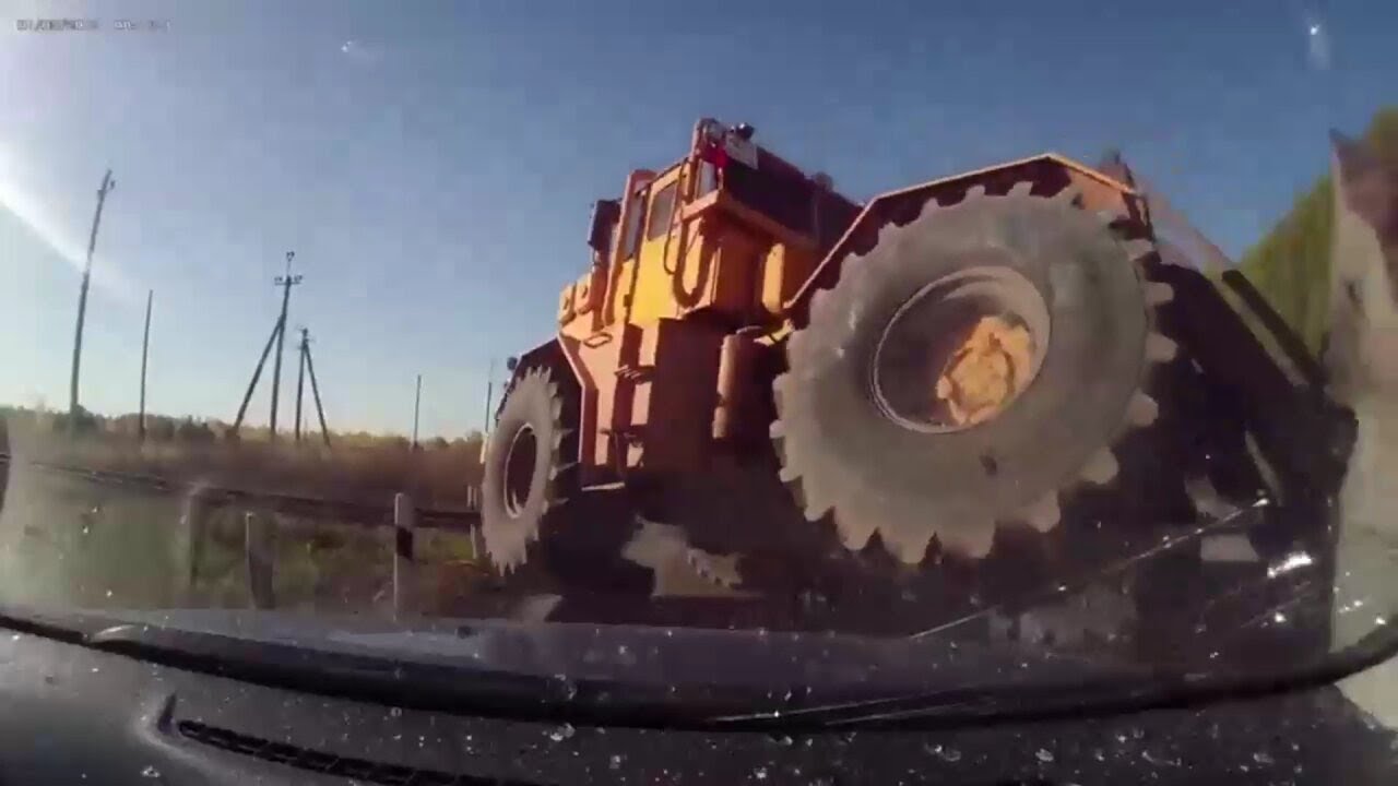 DashCam Russia - Crazy Drivers and Car Crashes 2017