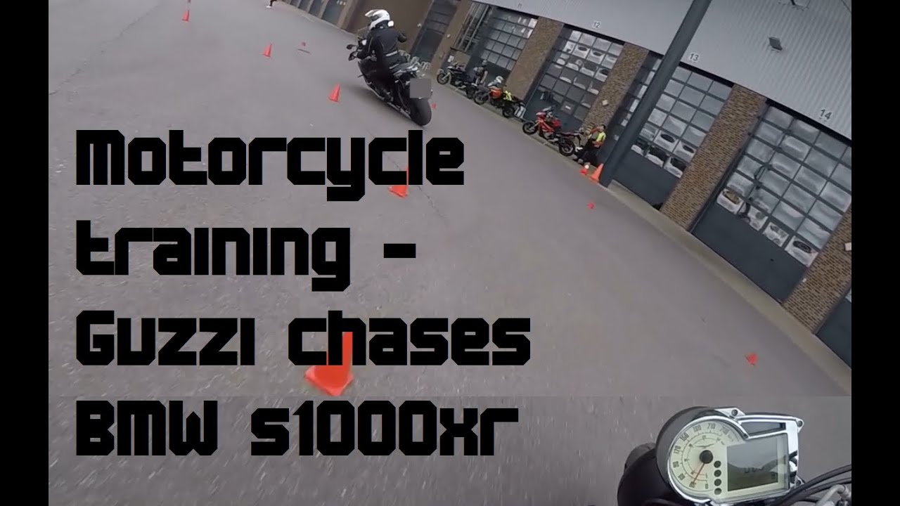 Moto Guzzi Bellagio chases BMW S1000XR / Kurventraining