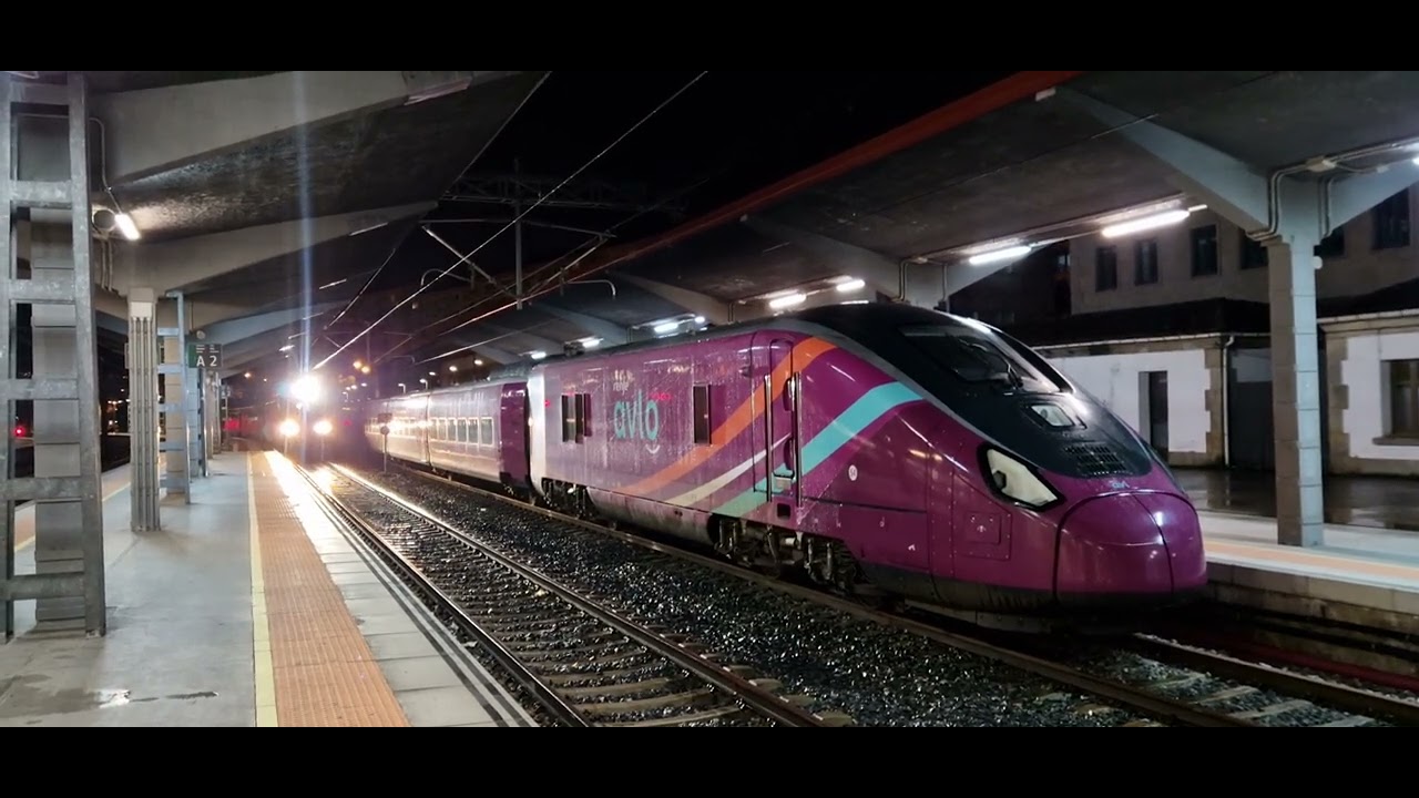 Tren Adif 162-010  en Estacion Ourense. 