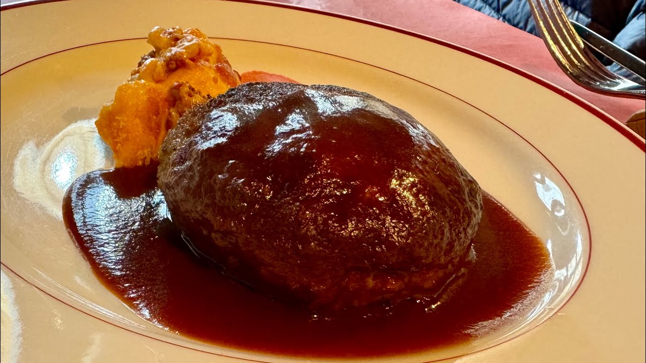 The hamburger steak a Japanese salaryman had for lunch was absolutely amazing