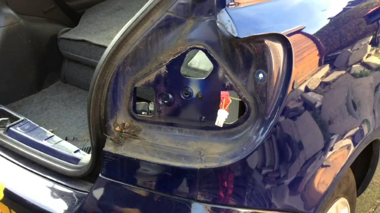 Toyota Yaris / Vitz Backlight cleaning after making water