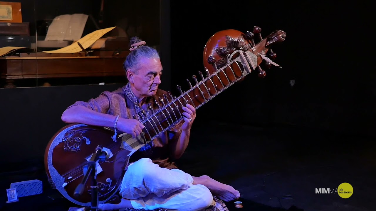 GOVINDA SCHLEGEL - MARIO ARACAMA
