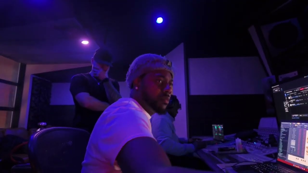 Twysted Genius Cooking Up HEAT at Quad Studios NYC 🇺🇸🔥 ft. Jimi Nu