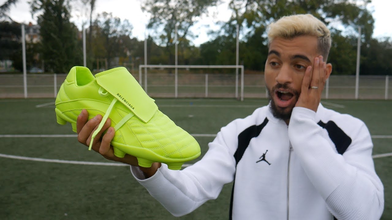 Jouer au Foot avec des CRAMPONS DE LUXE Balenciaga À 700€ ! (C’est la meilleure paire de l’histoire)