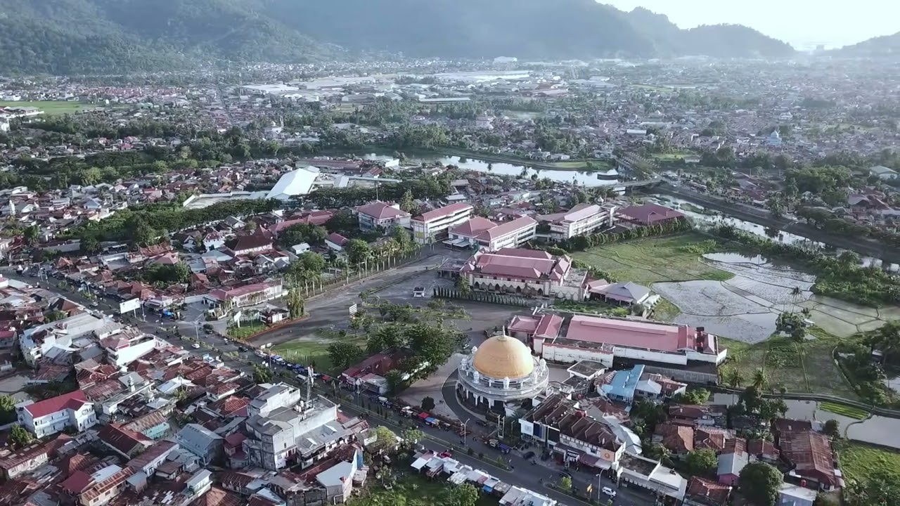 Keindahan Kampus UNIVERSITAS PUTRA INDONESIA 