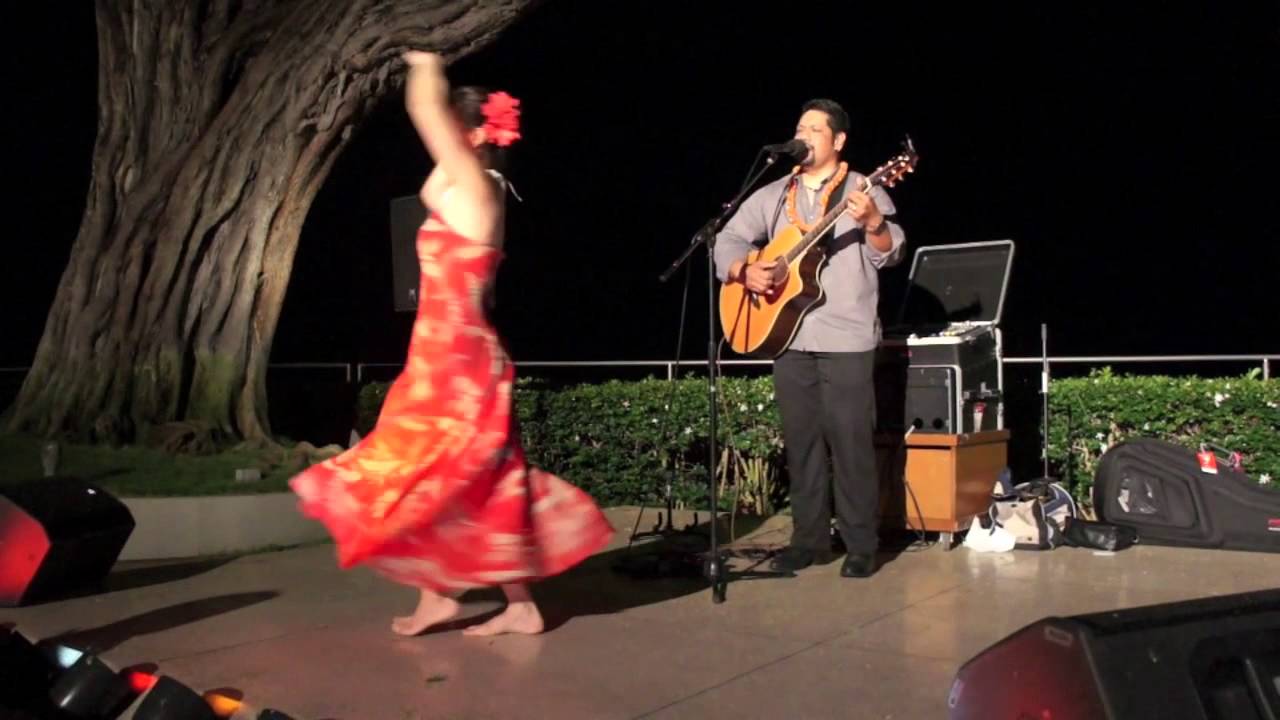 Nathan Aweau sings 