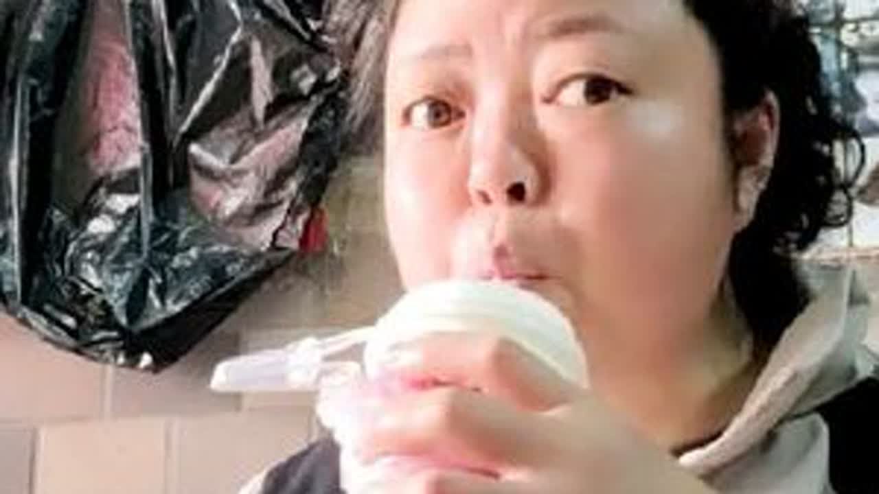 #生活   今天过清明节，还没开始营业，就来了两个客人，今天又是恐怖如斯的一天