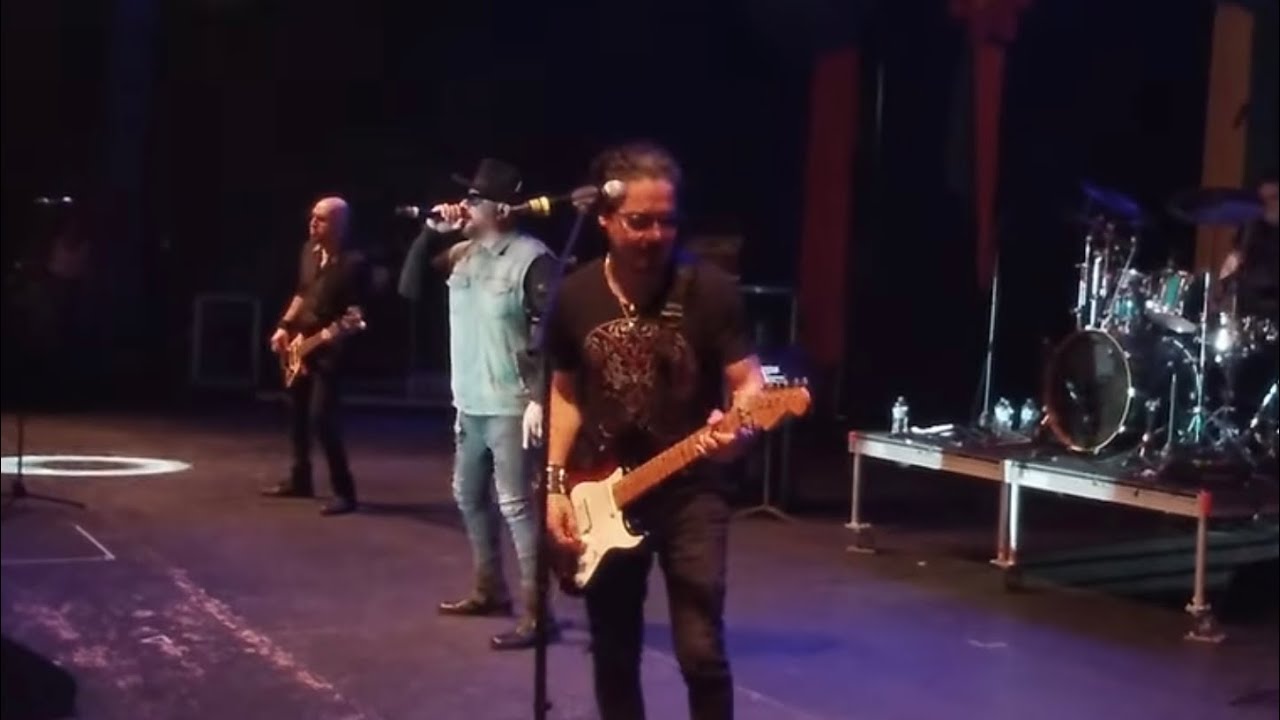 Grupo Metal ft. Chris Perez en VIVO //  Cumbia de Los Muertos ( Mexican Fiesta)