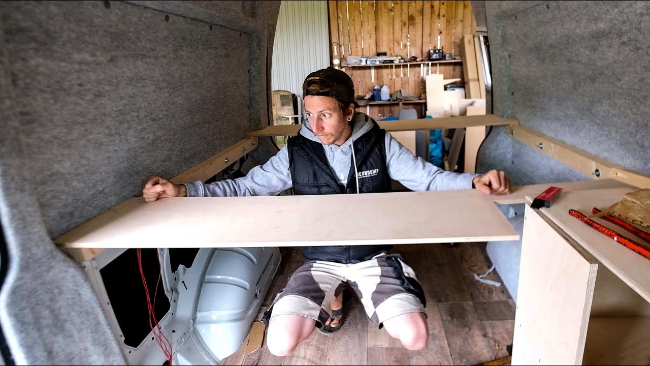 Bettkonstruktion im VW T5 DIY Campervan bauen, Klo, Kühlschublade und Schwerlastauszug verbauen
