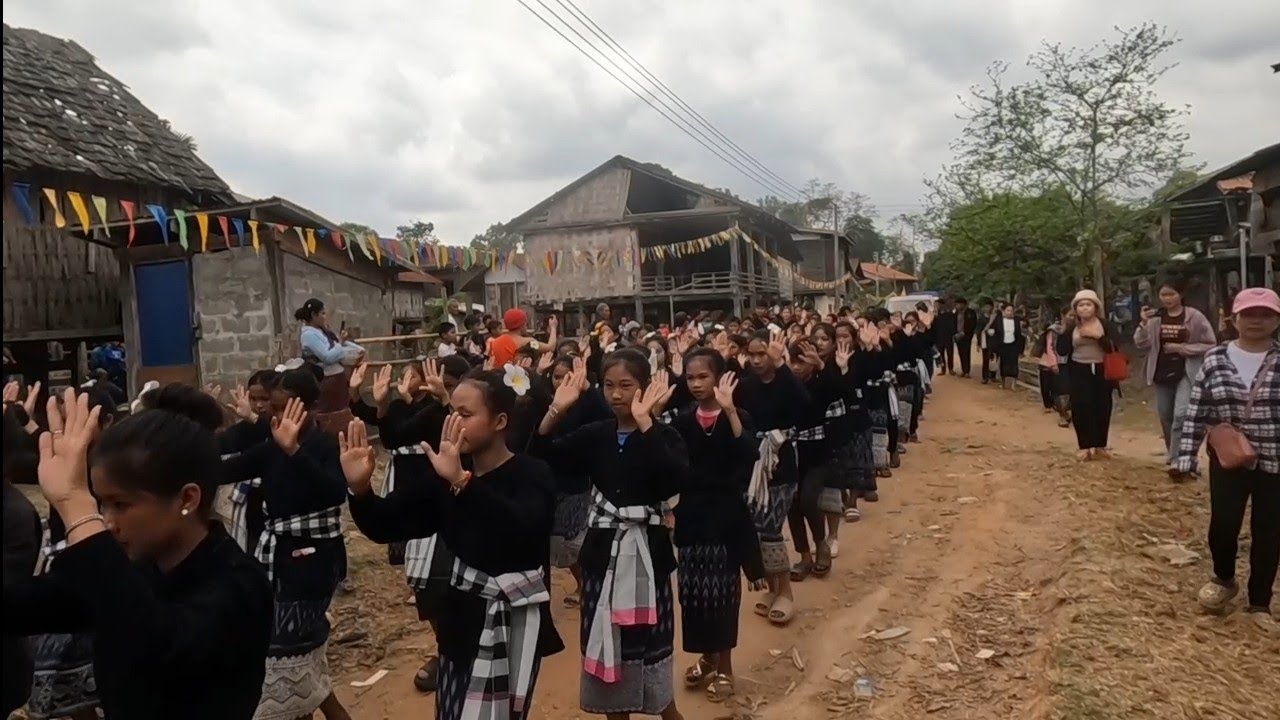 ไปแห่บุญผ้าป่า อยู่บ้านจอมหาด