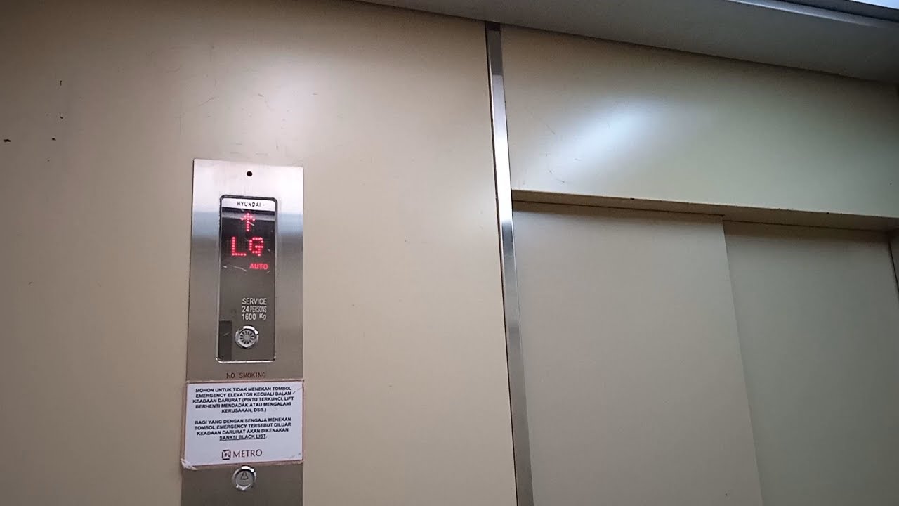Hyundai STVF Traction Service Elevator at Metro Department Store, Ciputra World, Surabaya