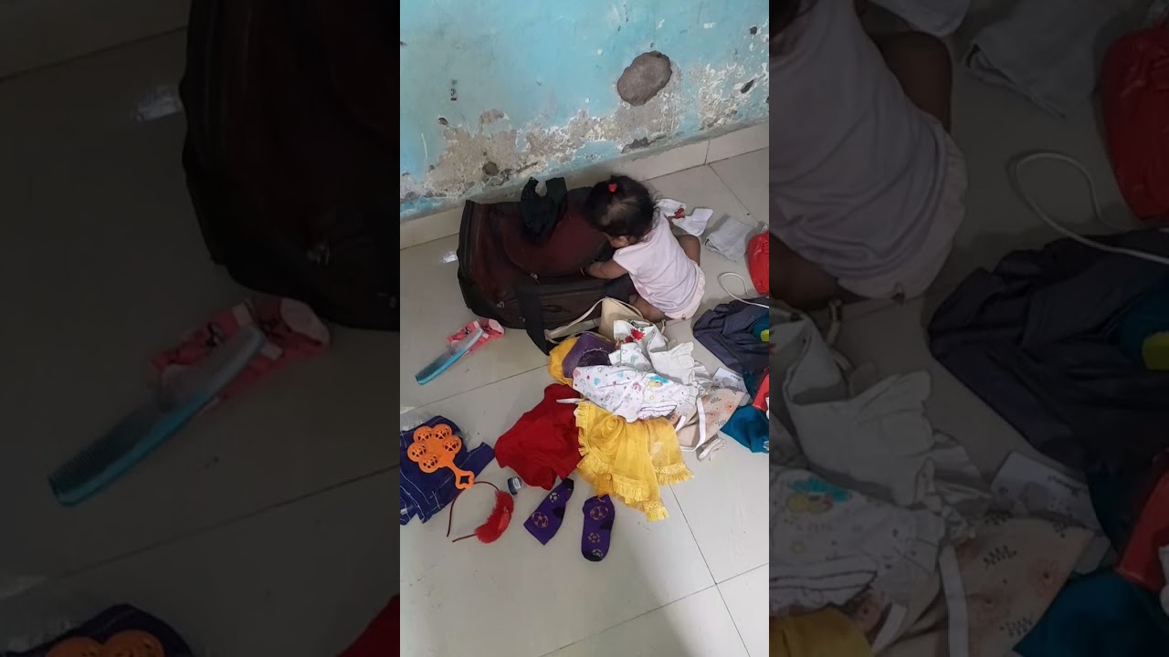 Kiya dhond rahi hai pata nahi #babyshorts #ytshorts 