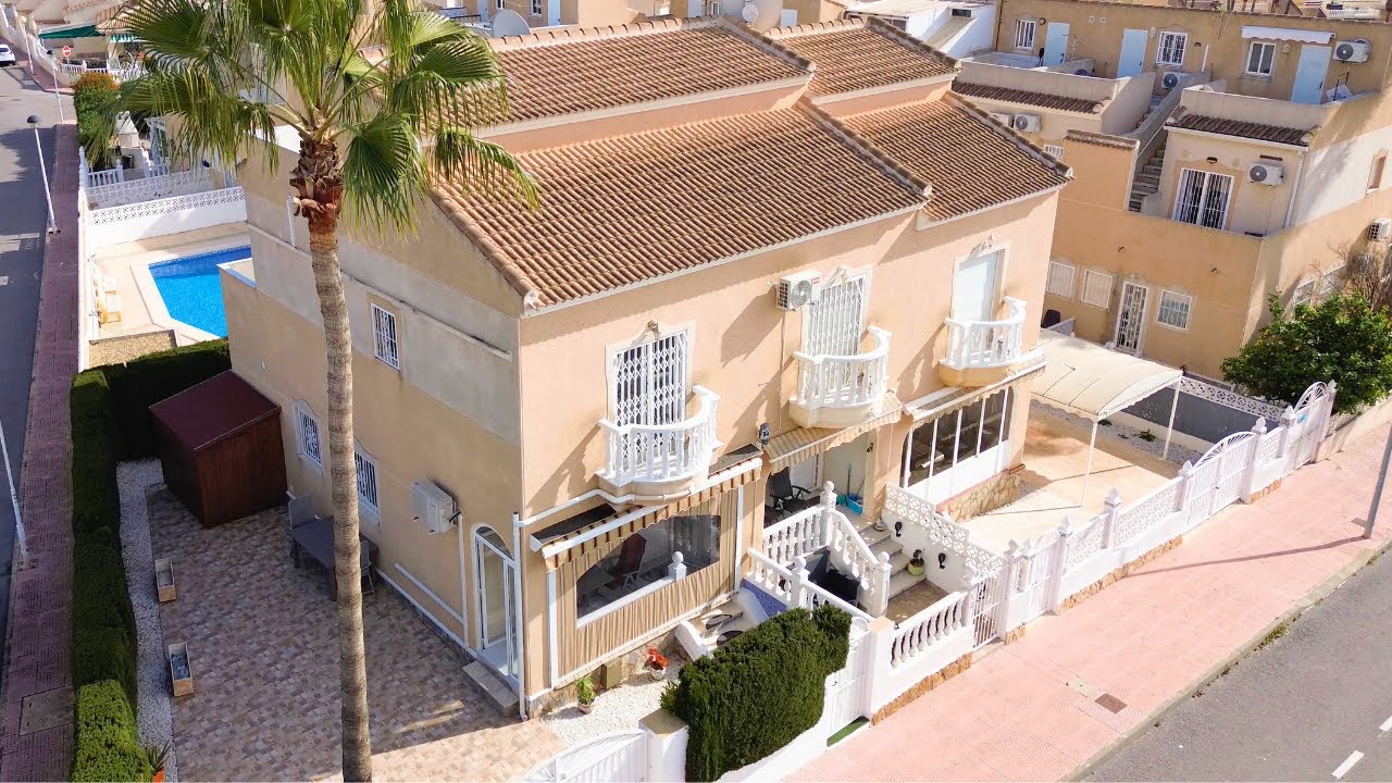Corner Plot Gem in Doña Pepa, Ciudad Quesada 🇪🇸 2-Bed Townhouse with Pool Views & Solarium €179,950