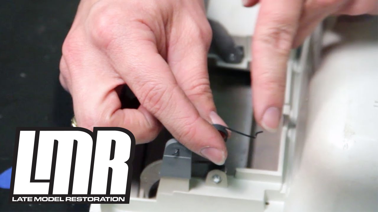 1987-1993 Fox Body Mustang: Ash Tray Lid Repair Kit Installation