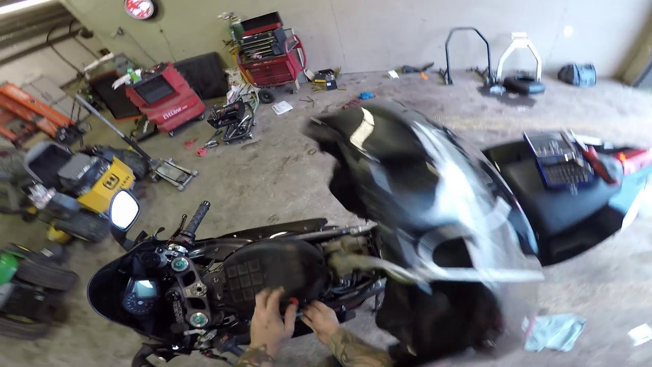 Aprilia RSV1000R Tuneup Tank Removal   Airbox   Sparkplugs