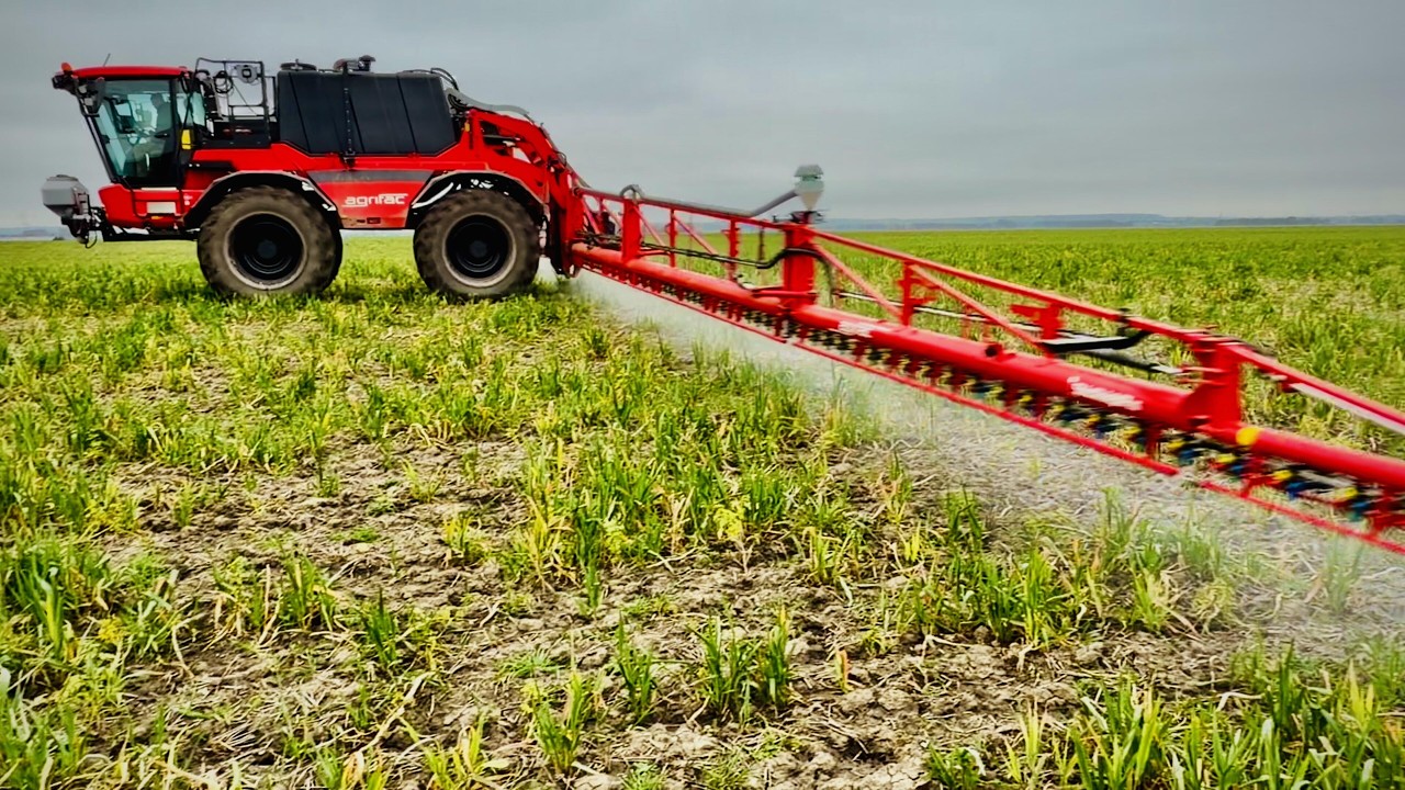 Чувствуется весна, сельскохозяйственная техника Agrifac в работе, семенной картофель, замена коле...