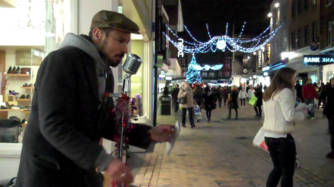 London Busker - 'Musbe Christmas'