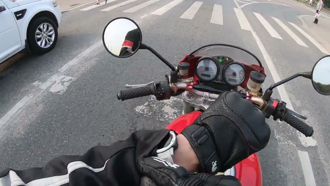 Еду в центр на Ducati monster s4