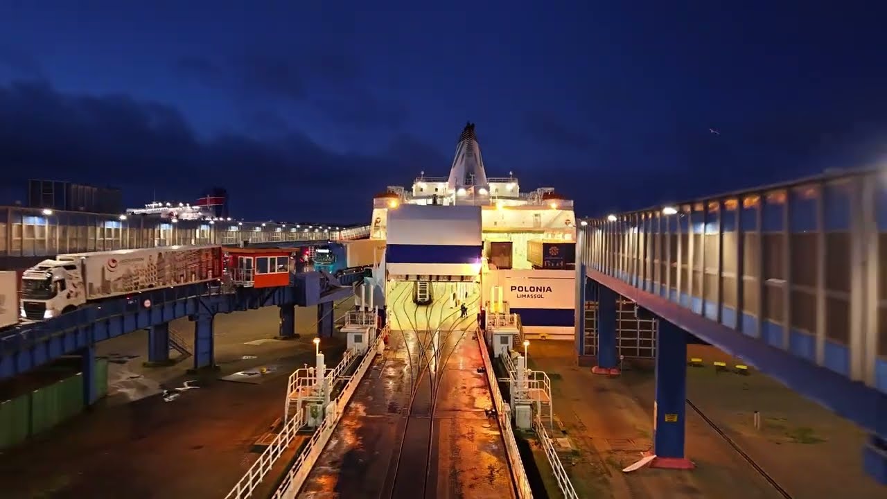 Transport szwedzkich wagonów kolejowych na promie Polonia!