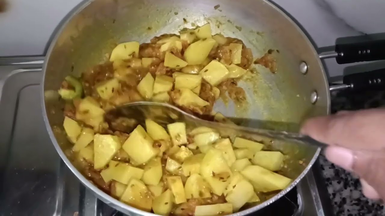 ਸ਼ਿਮਲਾ ਮਿਰਚ ਅਤੇ ਆਲੂ ਦੀ ਸਬਜ਼ੀ।। How To Cook Capsicum And Potato।। Shimla Mirch Kaise Bnate Hain।।