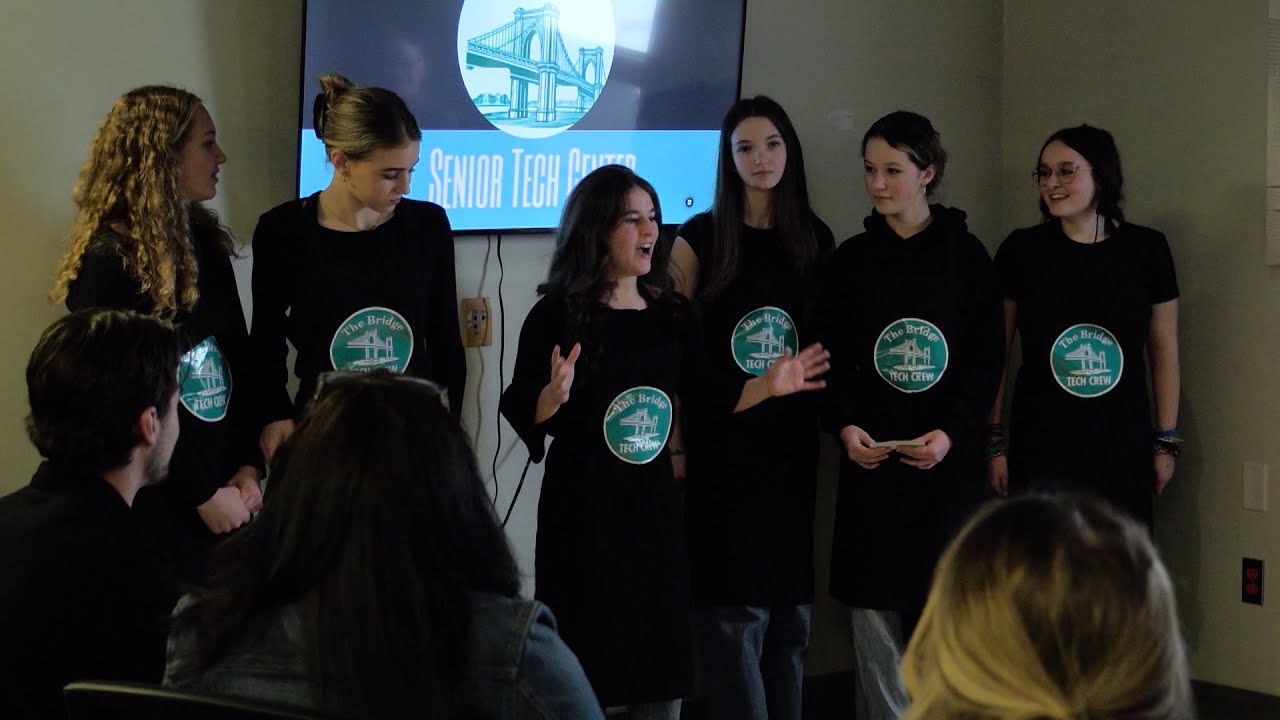 Учащиеся средней школы Хантсвилла посетили «Акулий аквариум» в The Hub.
