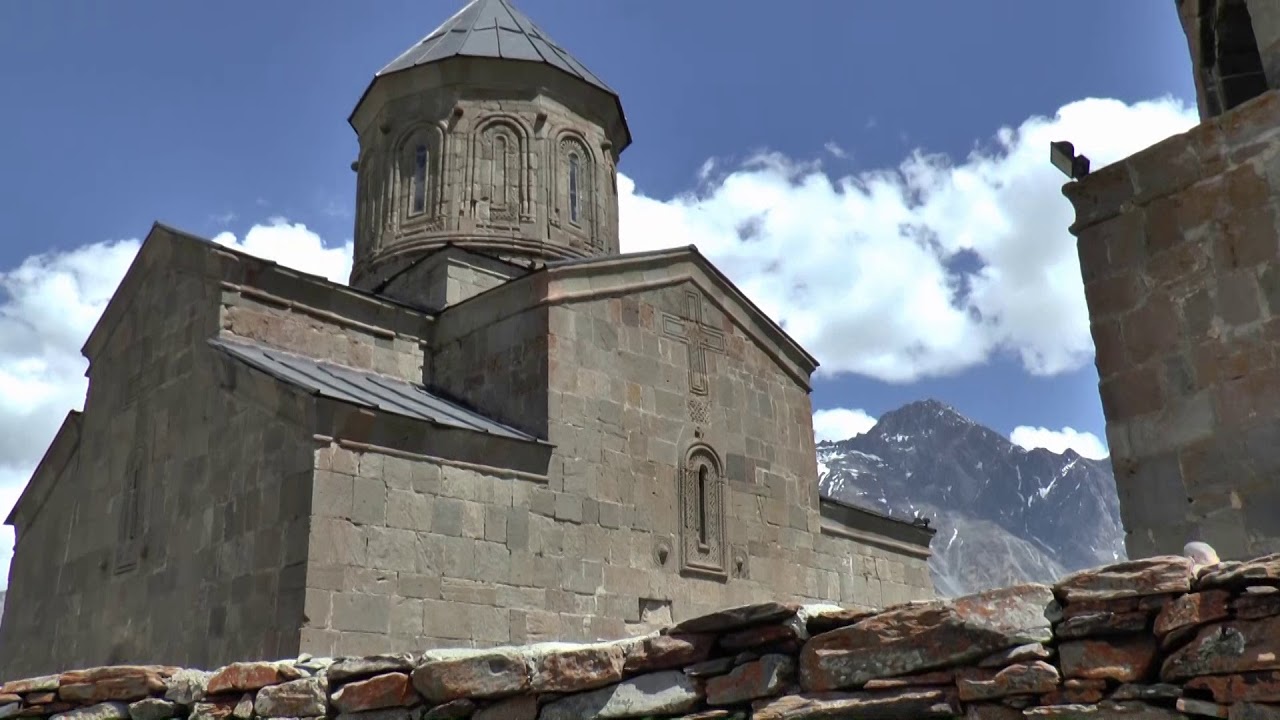 Gruzja. Klasztor Cminda Sameba. Georgia.  Gergeti Trinity Church  წმინდა სამება