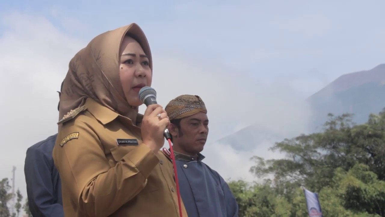 Kirab Tumpeng dan Hasil Bumi Desa Kutabawa