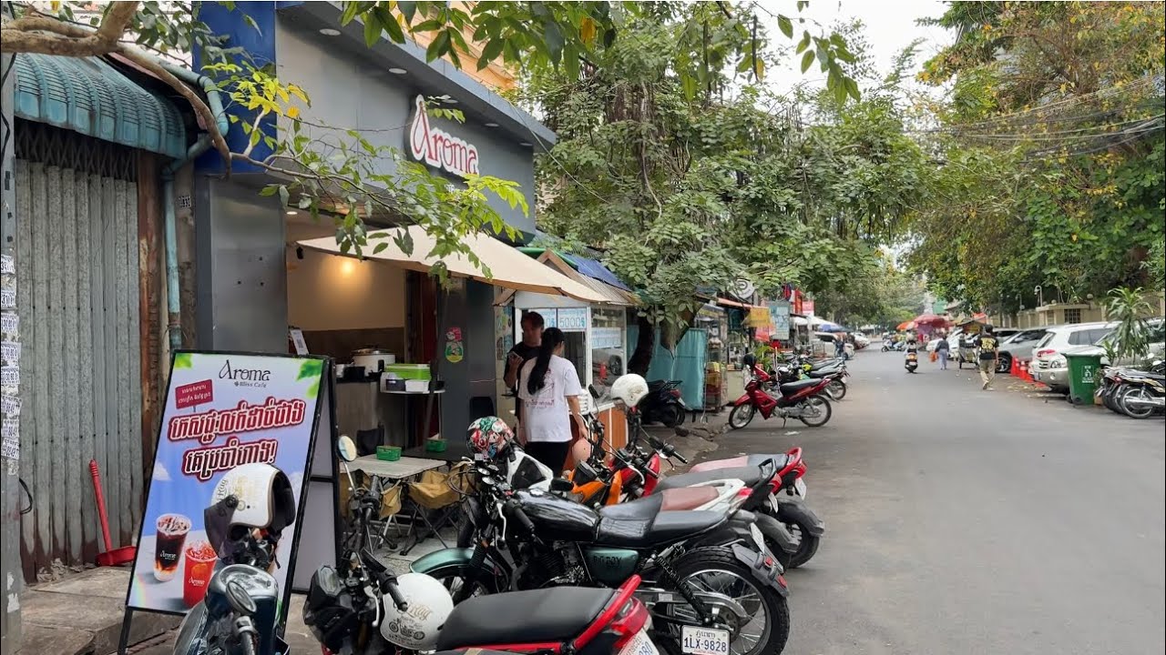 ផ្សារ Big A នៅផ្លូវកាកក្របាទក្រហមចាស់ជិតវត្តកោះ/Big A Supper Market Closed in Phnom Penh, Cambodia 