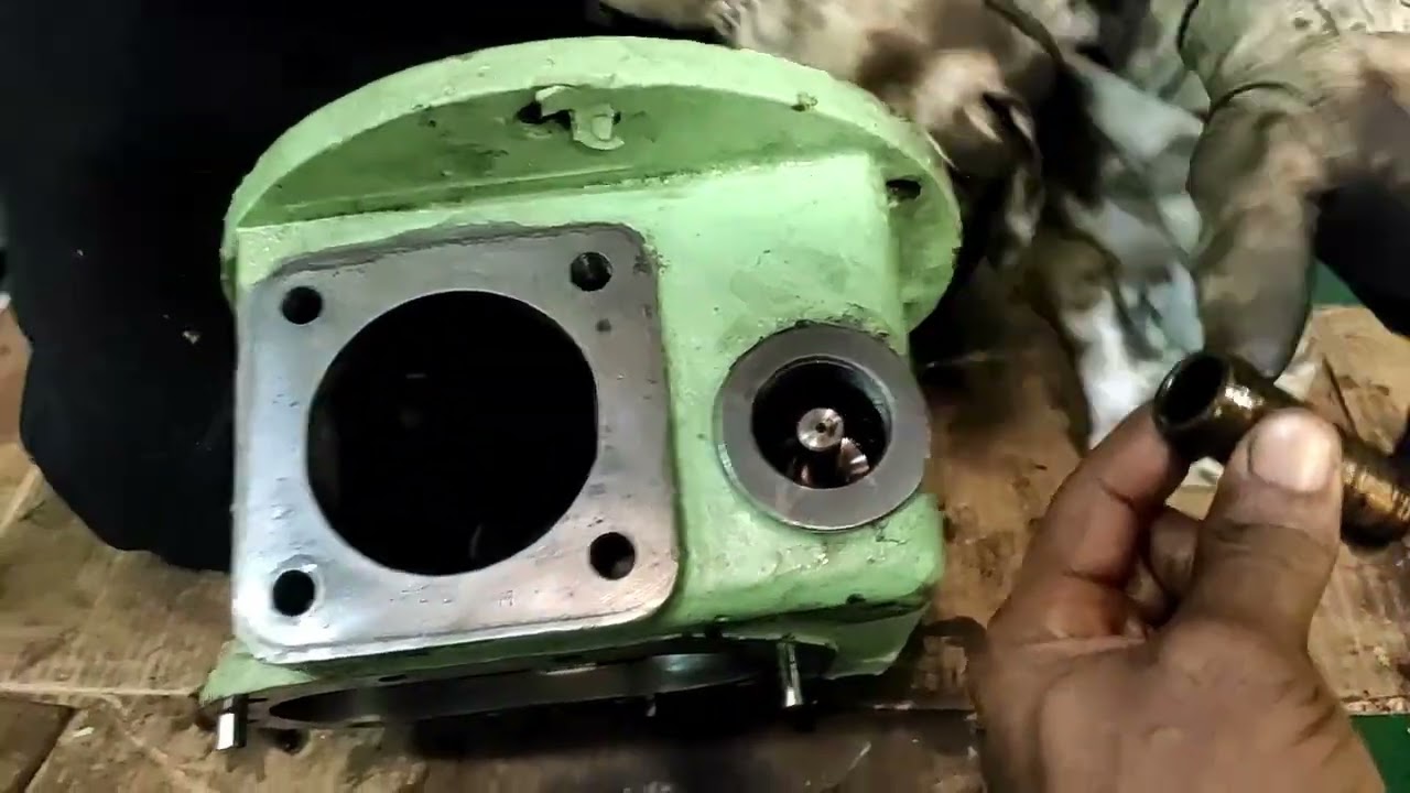 MAN B&W AUXILIARY ENGINE LUBE OIL ATTACHED PUMP OVERHAUL    Part Two
