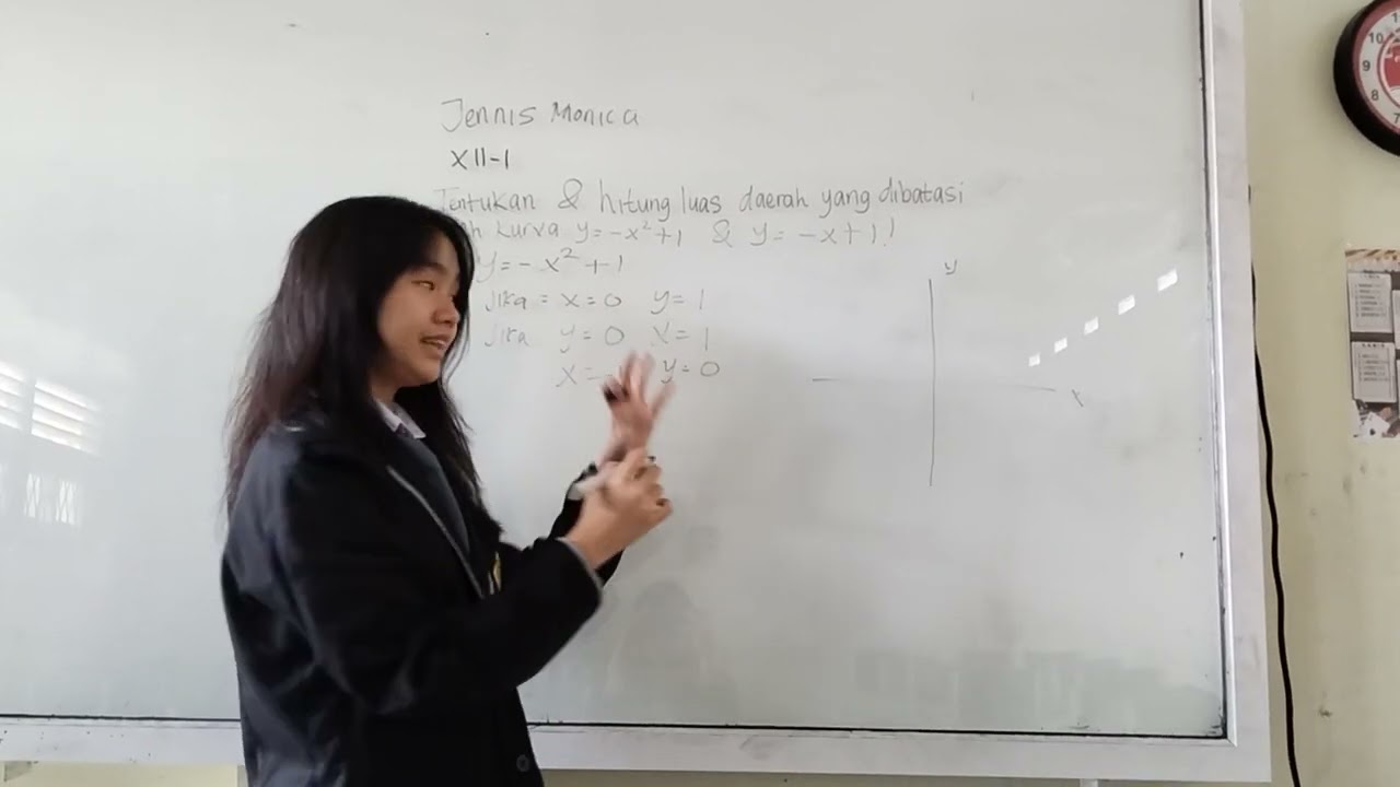 Jennis Monica XII-1 (AB) Bahas soal Matematika Tingkat Lanjut