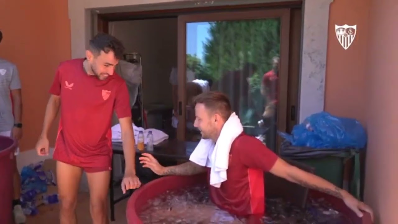 Jugadores del Sevilla en Calzoncillos.