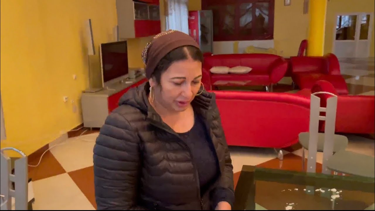 Anca face curatenie generală in casa, reacția Patroanei de la Strehaia și a lui Leo