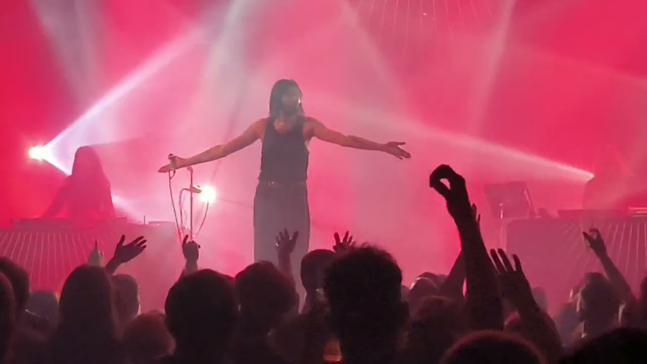 Ultra Sunn - Shake Your Demons (live @ Botanique, Brussels, 1.6.2024)