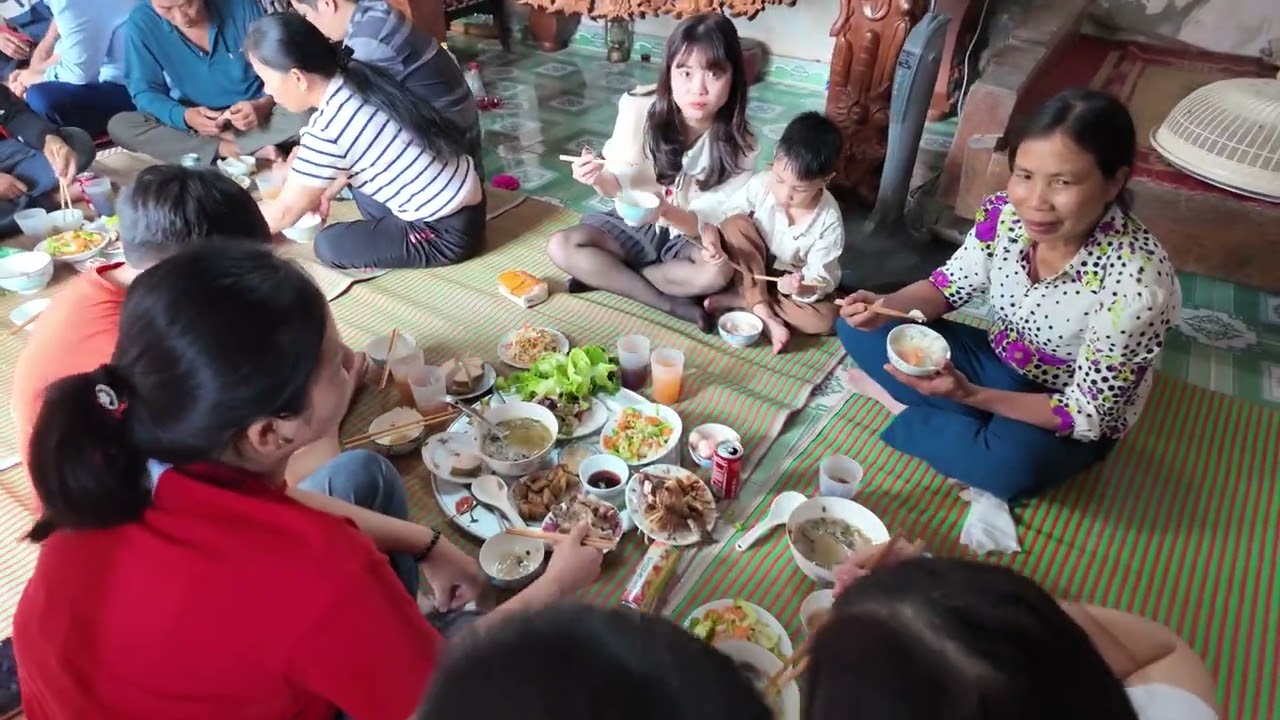 tết 2026 ăn cơm nhà cụ