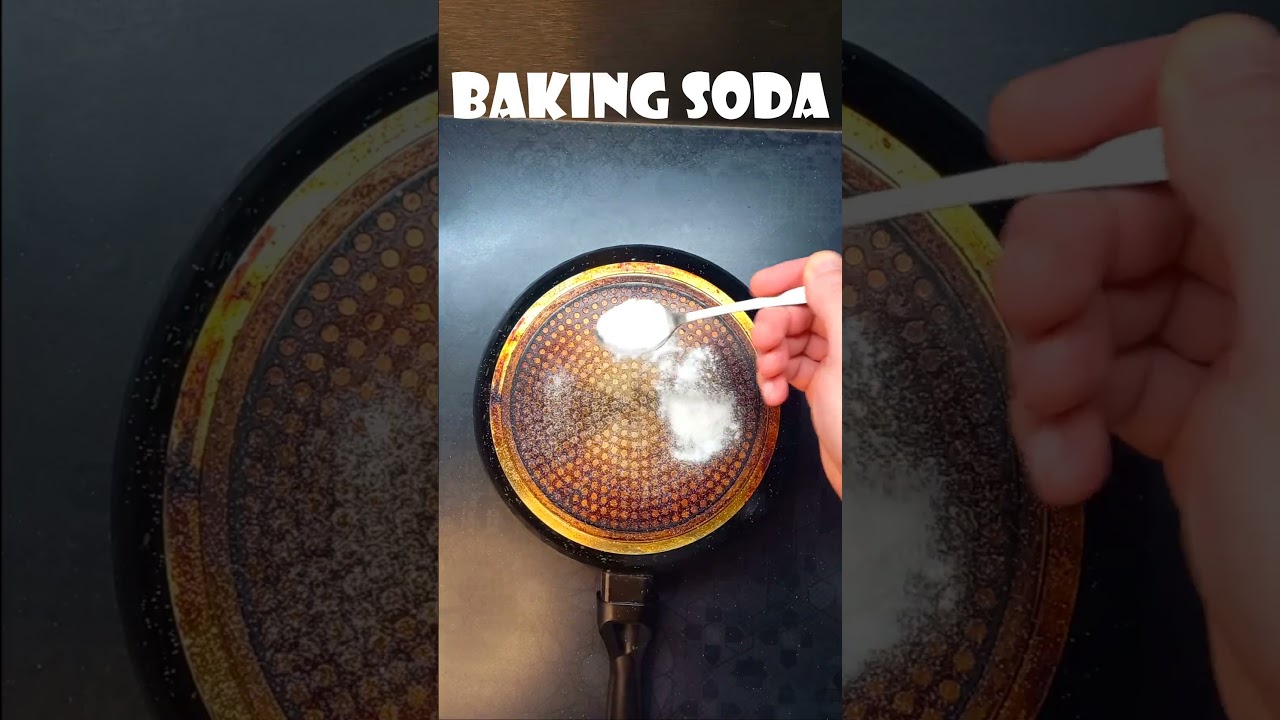 Cleaning pan with baking soda
