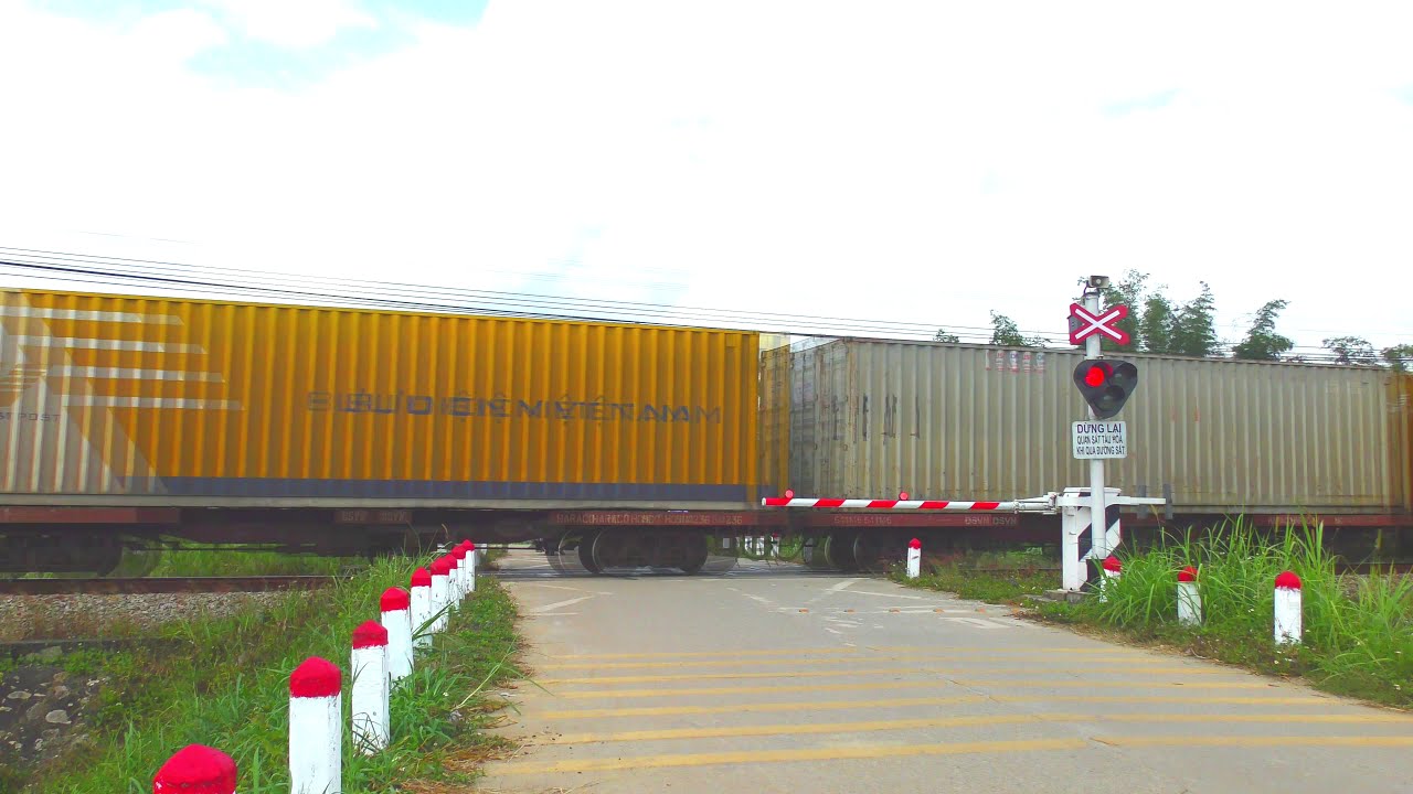 RailwayTV | Đường ngang C.B.T.Đ // railroad crossings in Vietnam #6