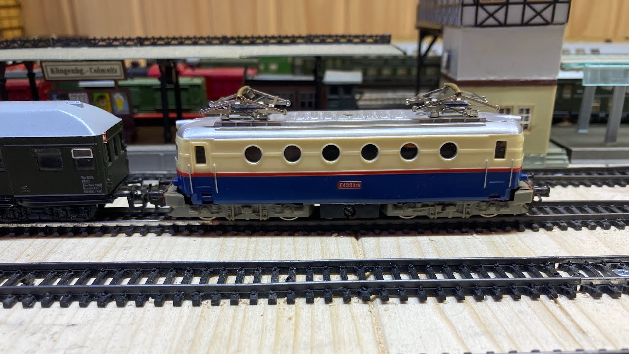 E 499 035 ČSD Zeuke 545/752/1 mit einem vierteiligen Doppelstockzug der ČSD