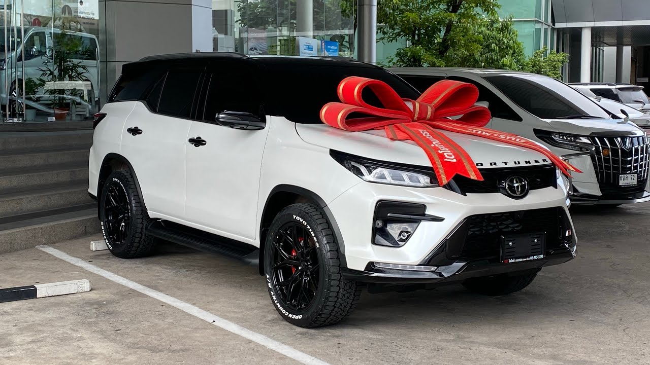 Fortuner Legender 2.4 4WD สีขาวมุกหลังคาดำ 1,733,000 พร้อมแต่ง สนใจติดต่อสอบถามได้เลยครับ 0640064380