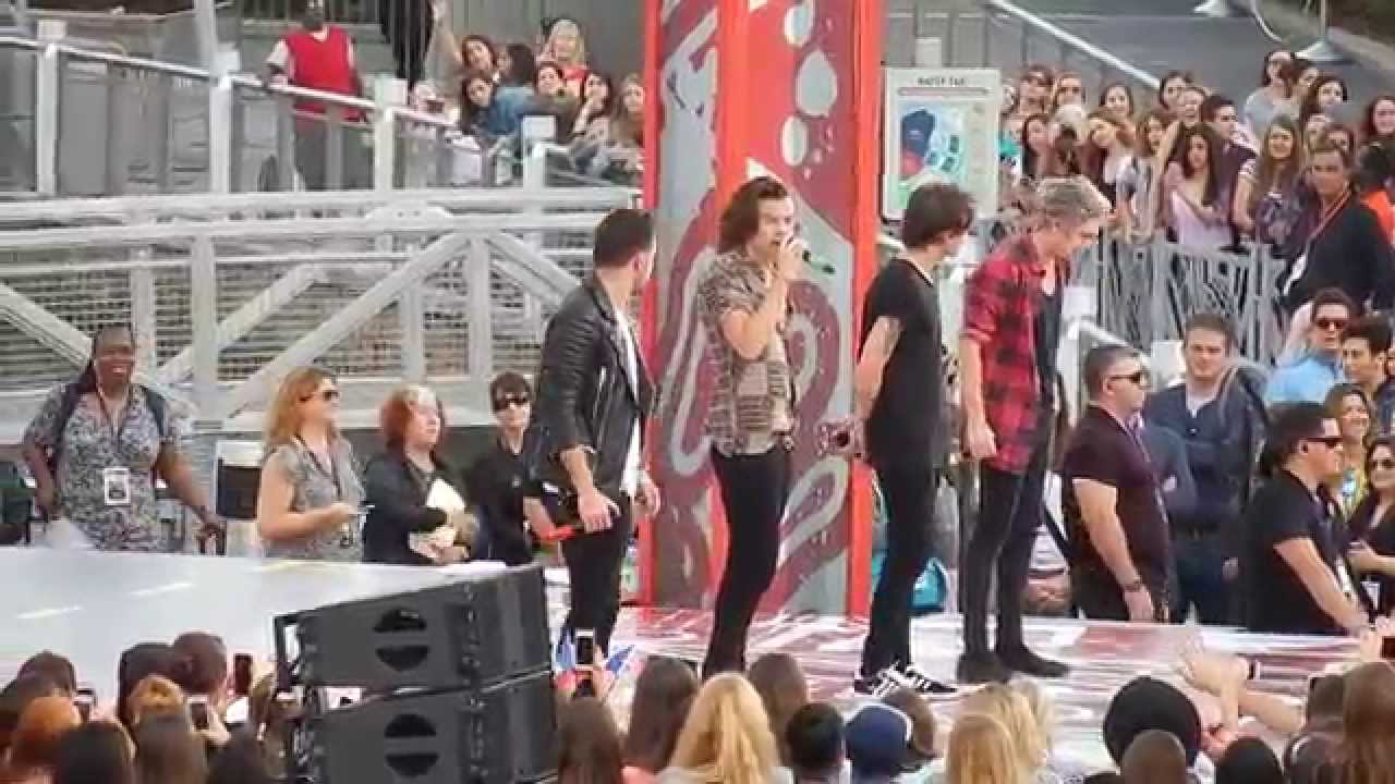 One Direction- What Makes You Beautiful (1D Orlando TODAY Show)