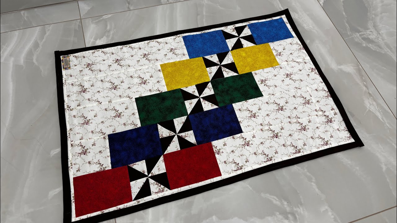 Patchwork rug made from repurposed fabric scraps, come and learn how! #crafts