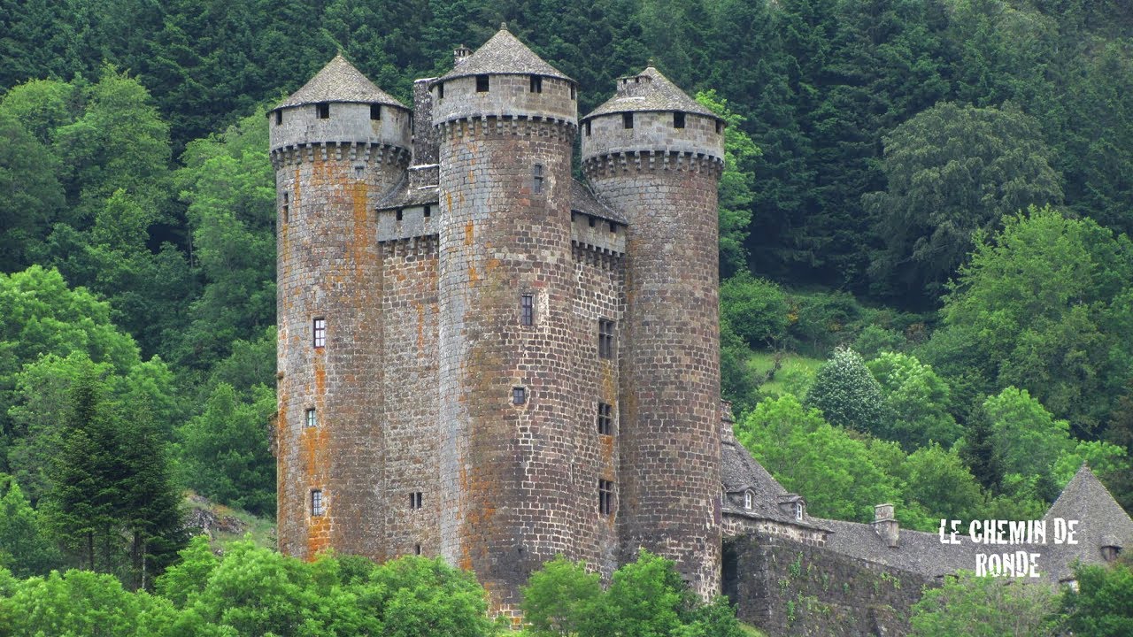 Le Château Fort d'Anjony - Un Puissant Donjon