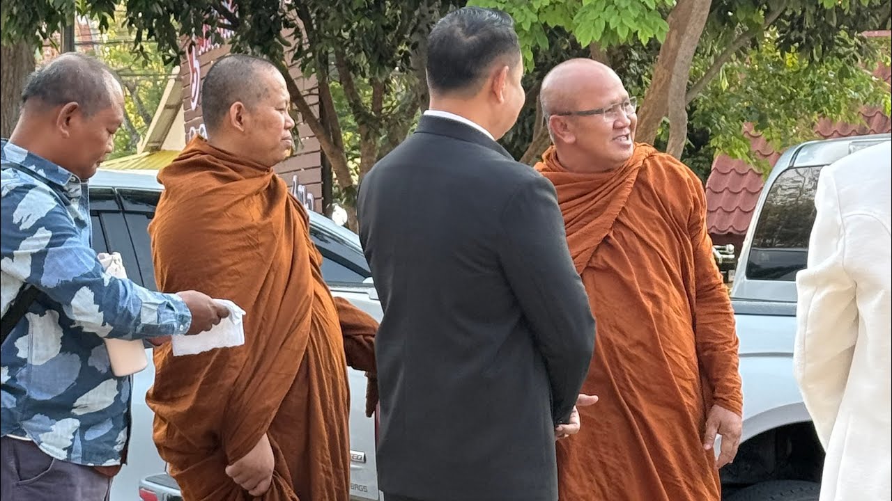 หลวงตาสินทรัพย์ บิณฑบาต ที่ สพป กาฬสินธุ์เขต 3  12 มี.ค 69