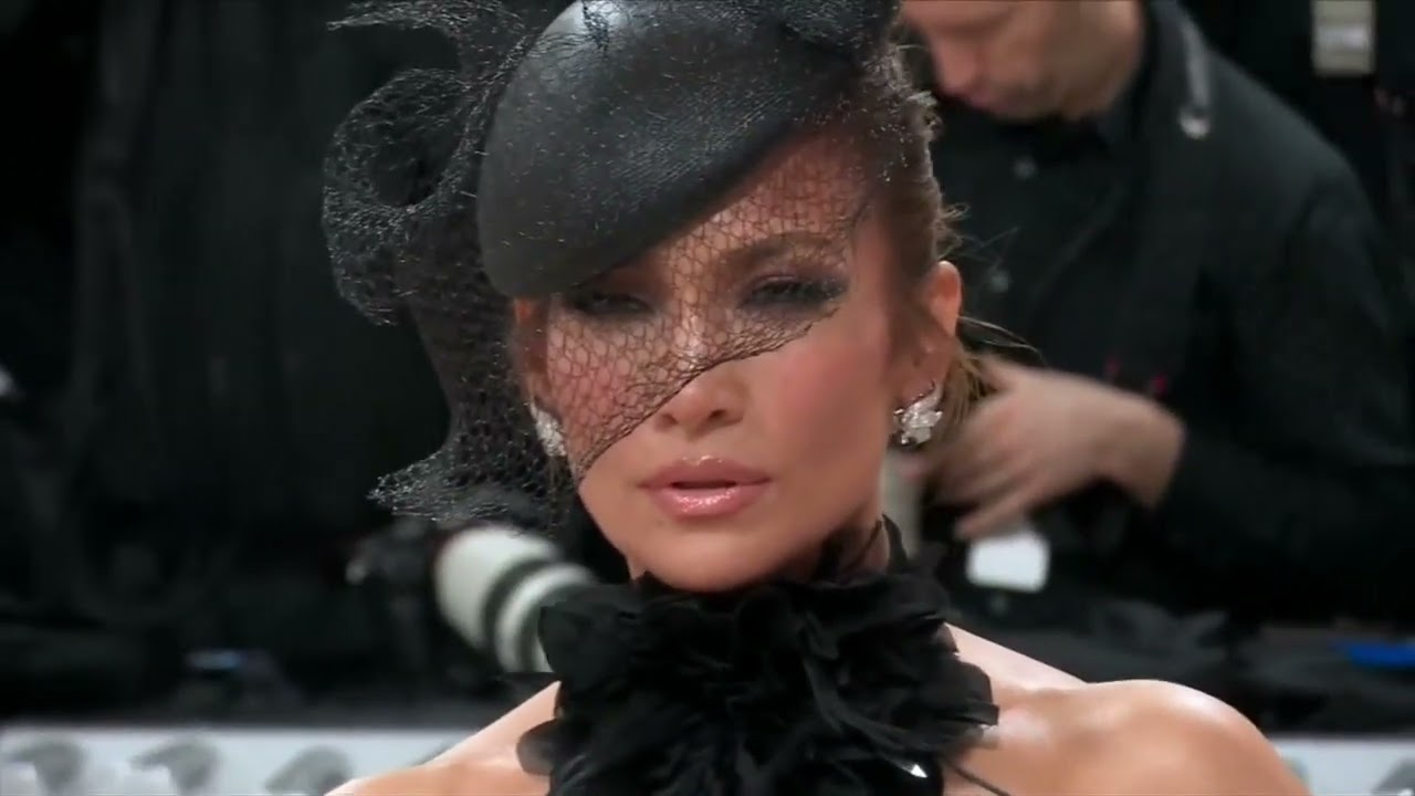Jennifer Lopez arrives at Met Gala 2023, crowd cheers